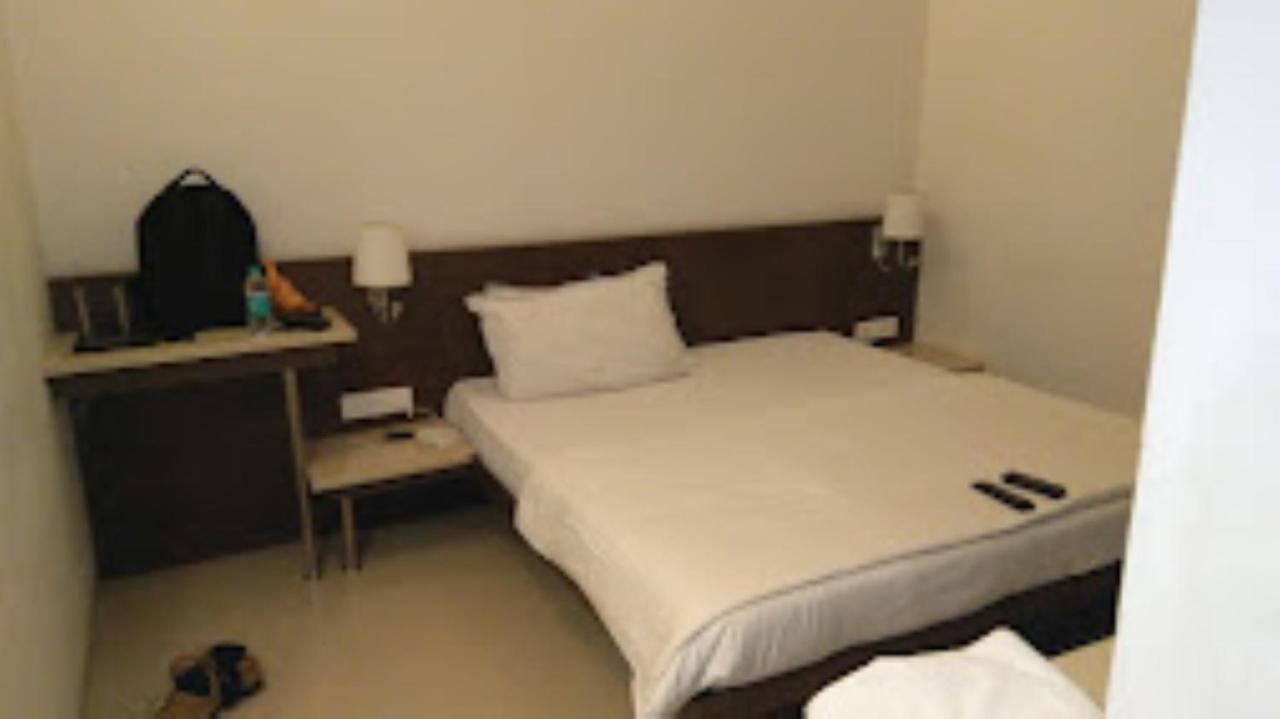 Hotel Sai Saya,Nashik Dış mekan fotoğraf